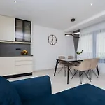 Ap12a Apartman *
